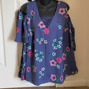 Color shoulder blouse